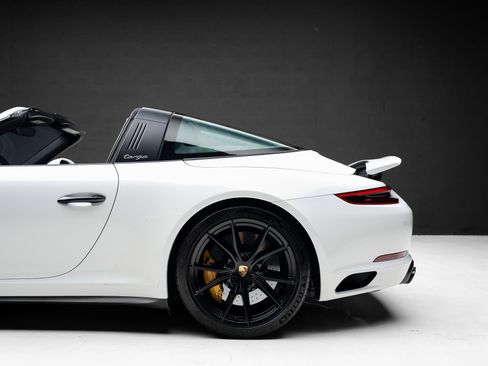 Used 2019 Porsche 911 Targa 4S image 21