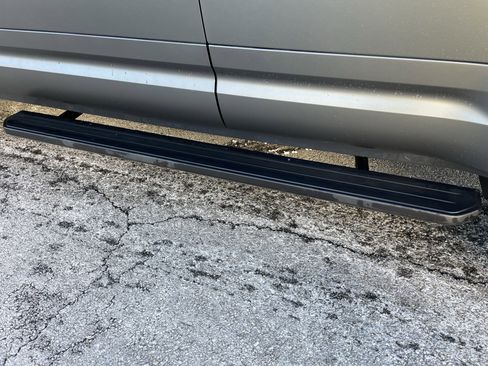 Certified 2025 Land Rover Defender 110 image 40