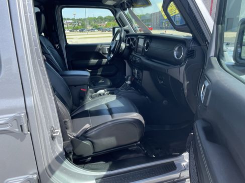 Used 2021 Jeep Wrangler Unlimited Sahara w/ Uconnect 4C Nav & Sound Group AWD/4WD image 27