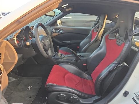 Used 2017 Nissan 370Z NISMO RWD image 6