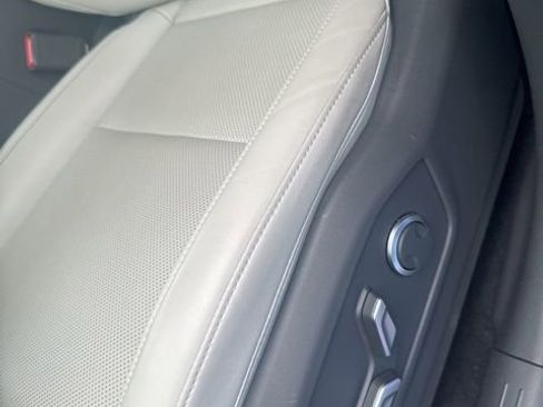 Used 2025 Hyundai Santa Fe SEL FWD image 9