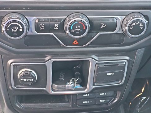 Used 2018 Jeep Wrangler Unlimited Sport AWD/4WD image 26
