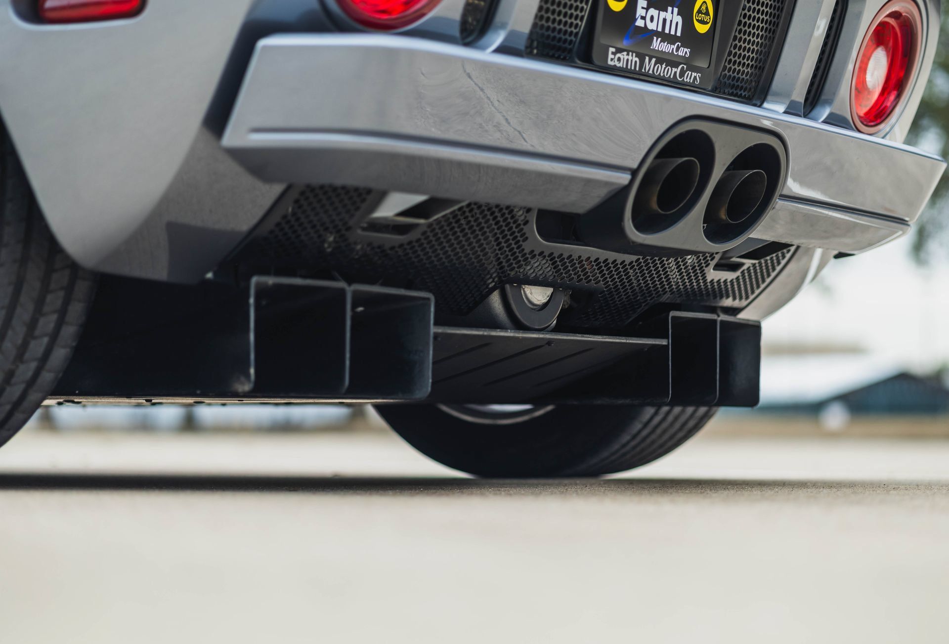 Used 2006 Ford GT RWD image 41