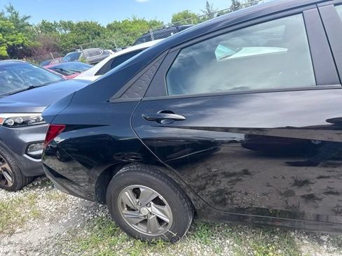 Used 2025 Hyundai Elantra SE FWD image 5