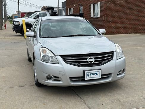 Used 2011 Nissan Altima 3.5 SR w/ 3.5SR Premium Pkg FWD image 3