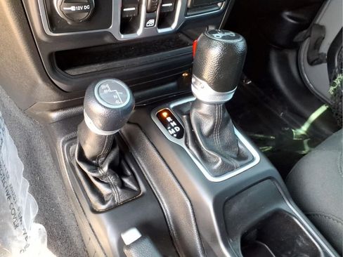 Used 2018 Jeep Wrangler Unlimited Sport S AWD/4WD image 22