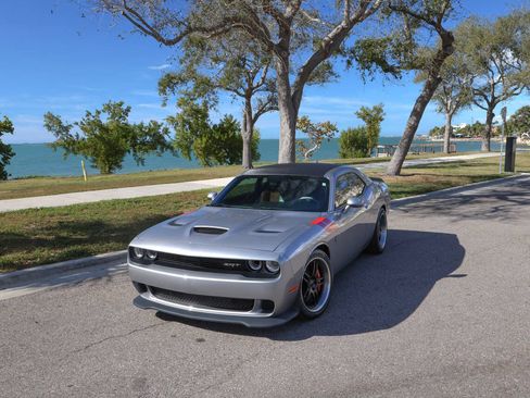 Used 2015 Dodge Challenger SRT Hellcat RWD image 1