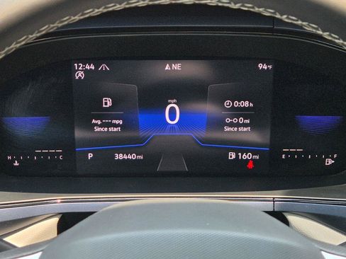 Certified 2022 Volkswagen Taos SE w/ Panoramic Sunroof Package AWD/4WD image 28
