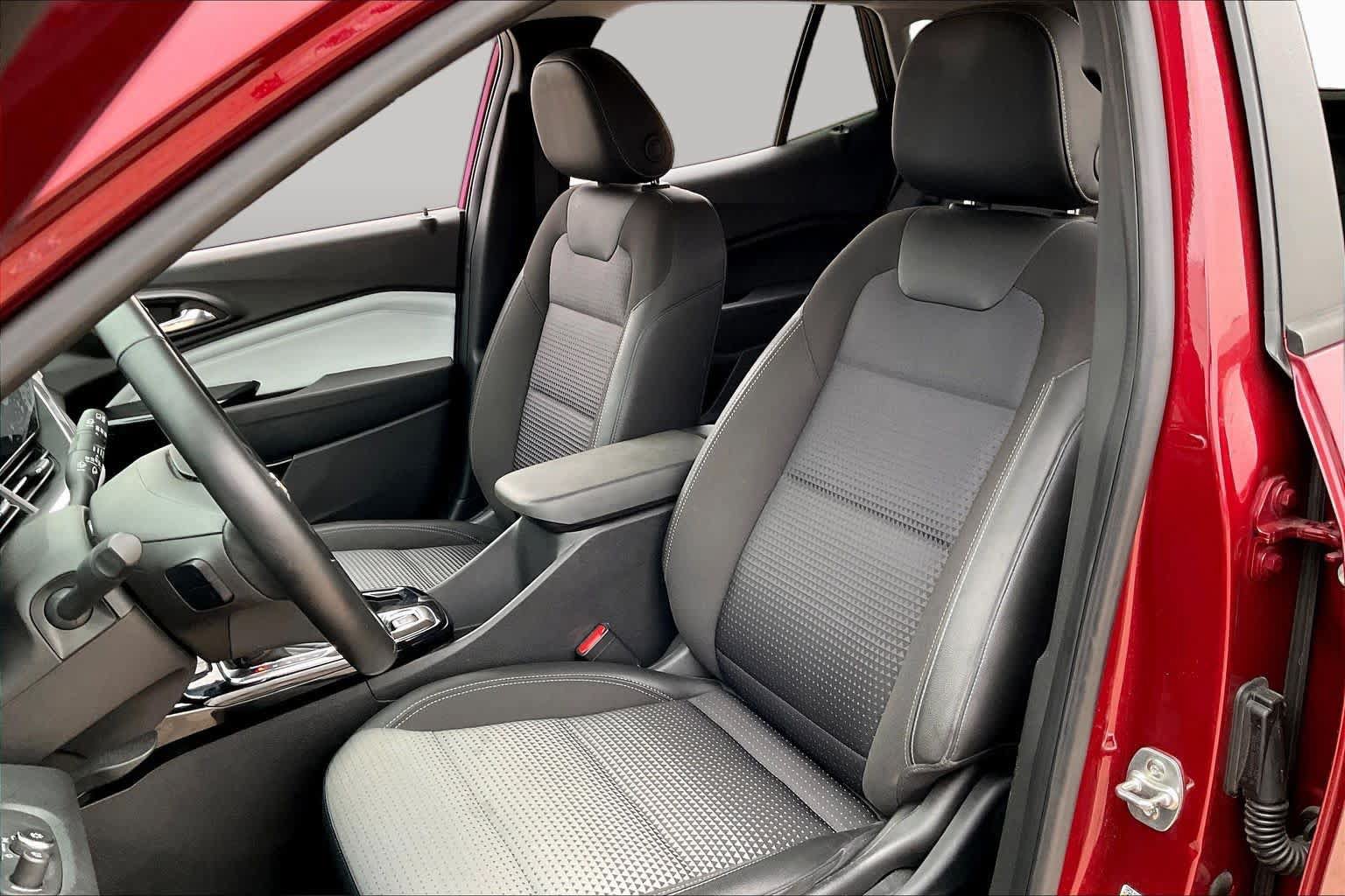 Used 2024 Chevrolet Trax LT w/ Driver Confidence Package FWD image 8