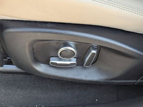 Used 2020 Jaguar F-PACE Premium image 24