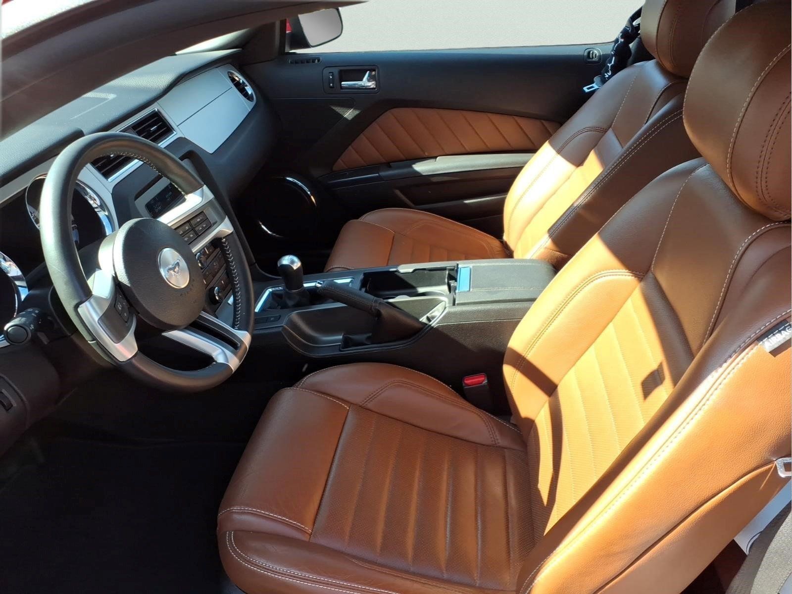 Used 2013 Ford Mustang Premium RWD image 5