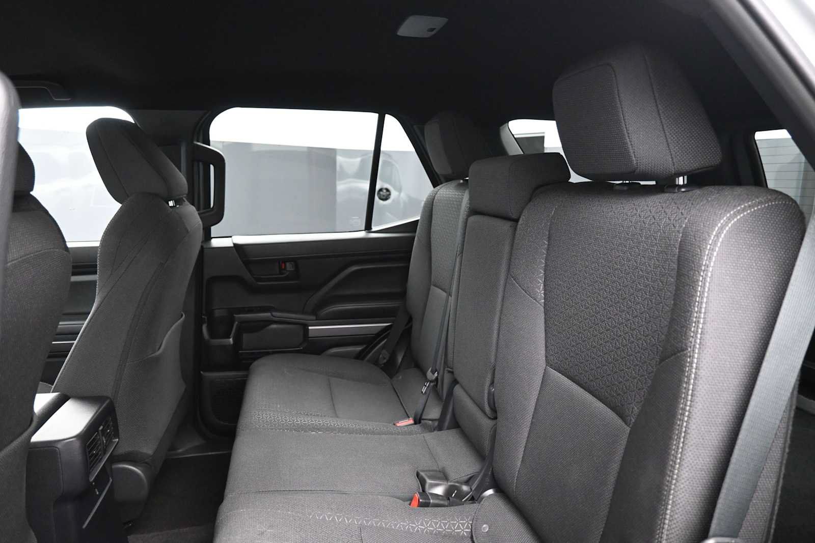 Used 2025 Toyota 4Runner SR5 AWD/4WD image 22