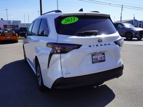Used 2023 Toyota Sienna XLE image 8