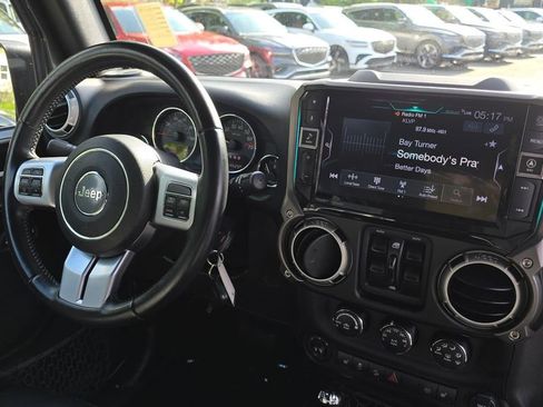 Used 2017 Jeep Wrangler Unlimited Rubicon AWD/4WD image 11