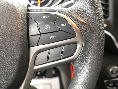 Used 2019 Jeep Cherokee Latitude w/ Popular Appearance Group image 17