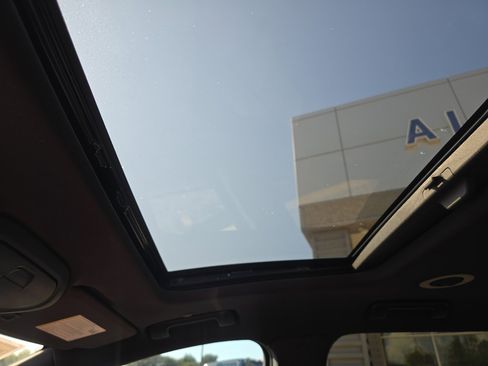 Used 2023 Buick Enclave Avenir w/ Avenir Technology Package image 37