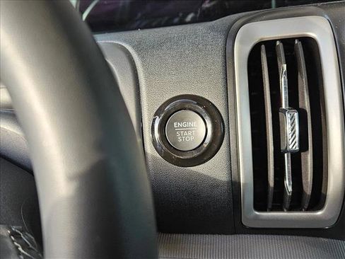 Used 2025 Ford Expedition Active image 12