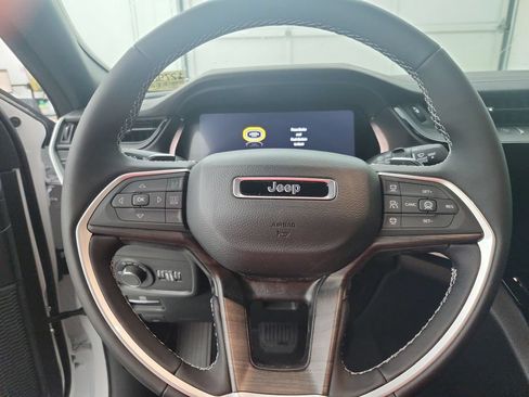 New 2026 Jeep Grand Cherokee Altitude AWD/4WD image 21