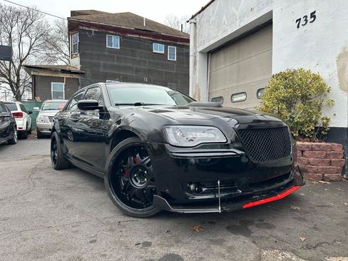 Used 2014 Chrysler 300 C RWD image 17
