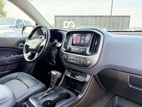 Used 2017 Chevrolet Colorado Z71 AWD/4WD image 12
