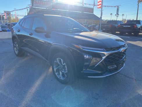 Used 2025 Chevrolet Trax LT image 4