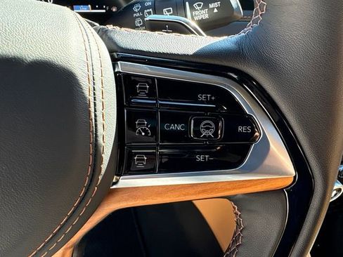 Used 2025 Jeep Grand Cherokee L Summit image 25