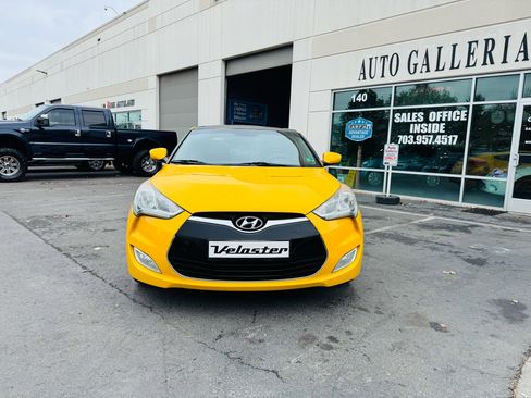 Used 2013 Hyundai Veloster image 2