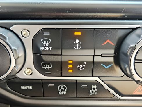 Used 2022 Jeep Gladiator Overland w/ Popular Equipment Package AWD/4WD image 19