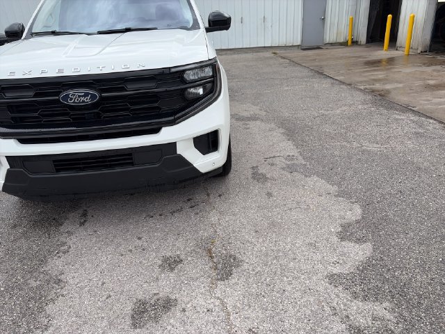 Used 2025 Ford Expedition Max Active AWD/4WD image 9