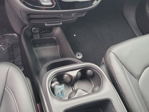 New 2026 Chrysler Pacifica Select image 21