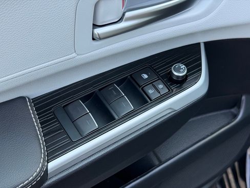 Used 2025 Toyota Sienna XSE AWD/4WD image 14