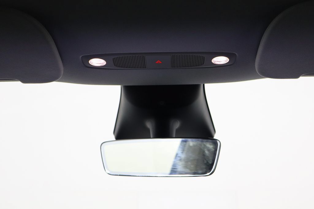 Used 2023 Tesla Model Y Long Range AWD/4WD image 21