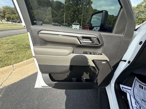 Used 2024 Chevrolet Silverado 2500 ZR2 w/ Technology Package image 22