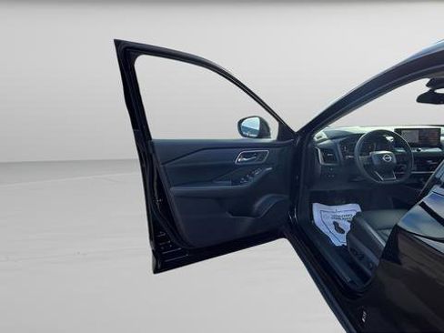 New 2026 Nissan Rogue Platinum w/ Platinum Premium Package image 9