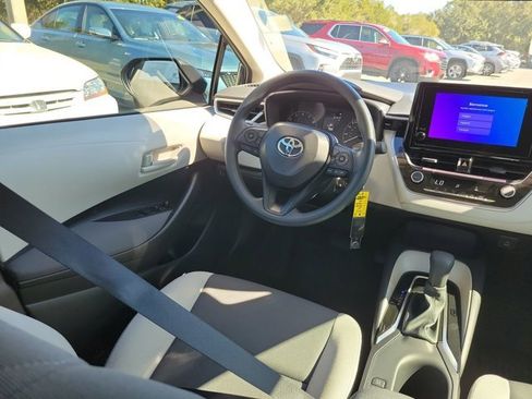 Used 2025 Toyota Corolla LE image 22