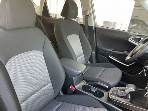 Used 2025 Kia Soul LX w/ LX Technology Package image 34