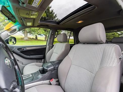 Used 2007 Toyota 4Runner SR5 AWD/4WD image 12