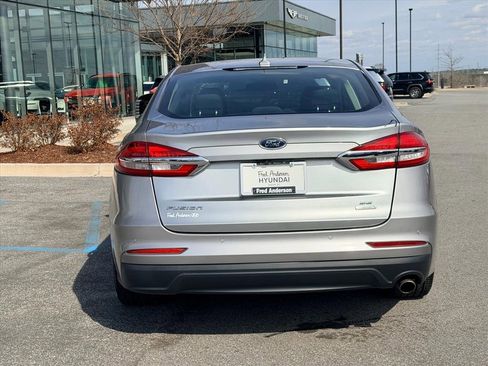 Used 2020 Ford Fusion SE image 4