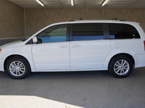 Used 2018 Dodge Grand Caravan SXT image 5