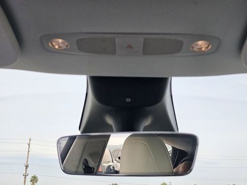 Used 2022 Tesla Model Y Long Range image 29