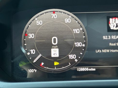 Certified 2023 Land Rover Defender 110 X-Dynamic SE AWD/4WD image 31