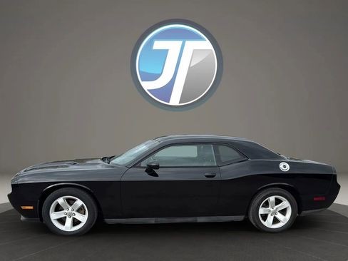 Used 2014 Dodge Challenger SXT image 13