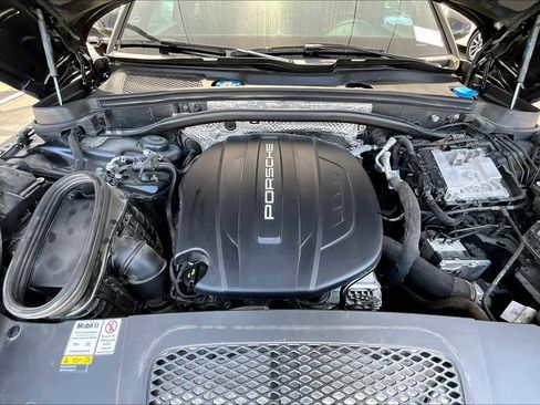 Used 2021 Porsche Macan image 31