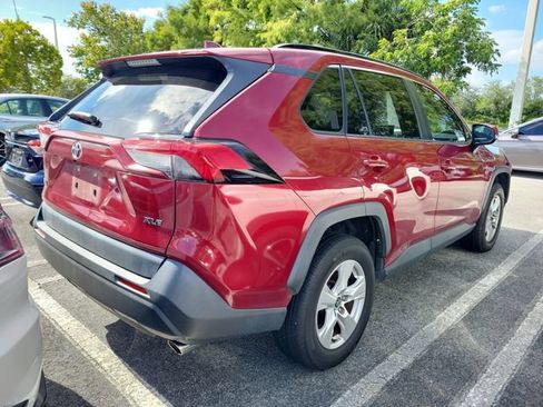 Used 2021 Toyota RAV4 XLE w/ Convenience Package FWD image 4