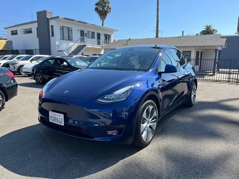 Used 2023 Tesla Model Y Long Range AWD/4WD image 1