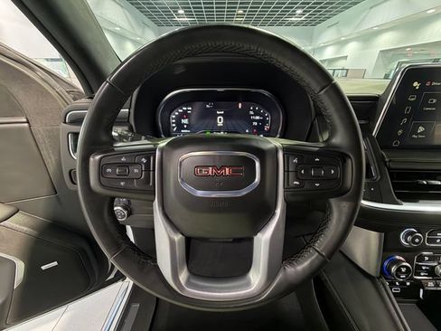 Used 2024 GMC Yukon SLT RWD image 16