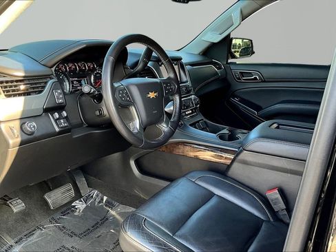 Used 2018 Chevrolet Tahoe LT w/ Luxury Package RWD image 18