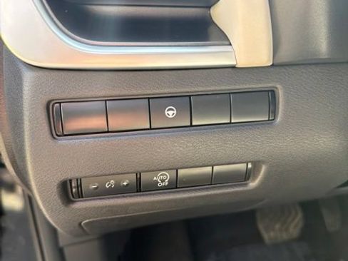 Used 2023 Nissan Rogue SV AWD/4WD image 22