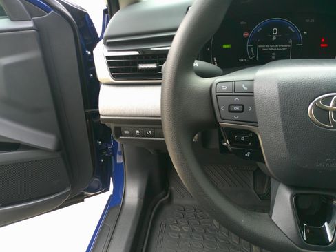 Used 2025 Toyota Camry LE image 20