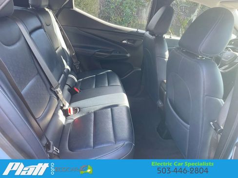 Used 2022 Chevrolet Bolt EUV LT w/ Convenience Package image 40